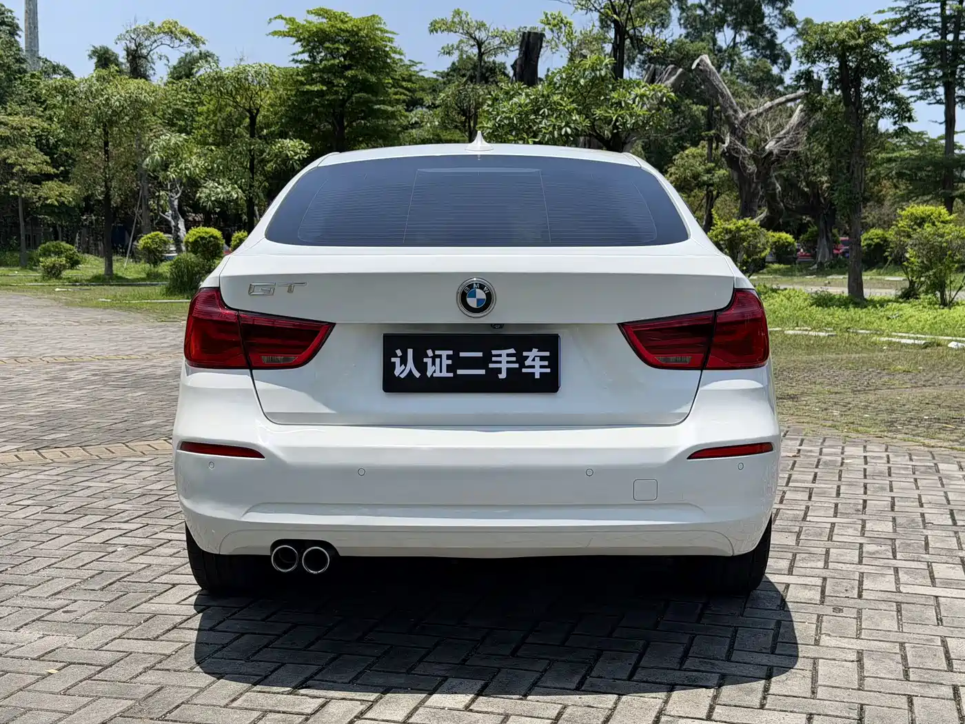 BMW 3 Series GT 2018 320i Fashion фото 13