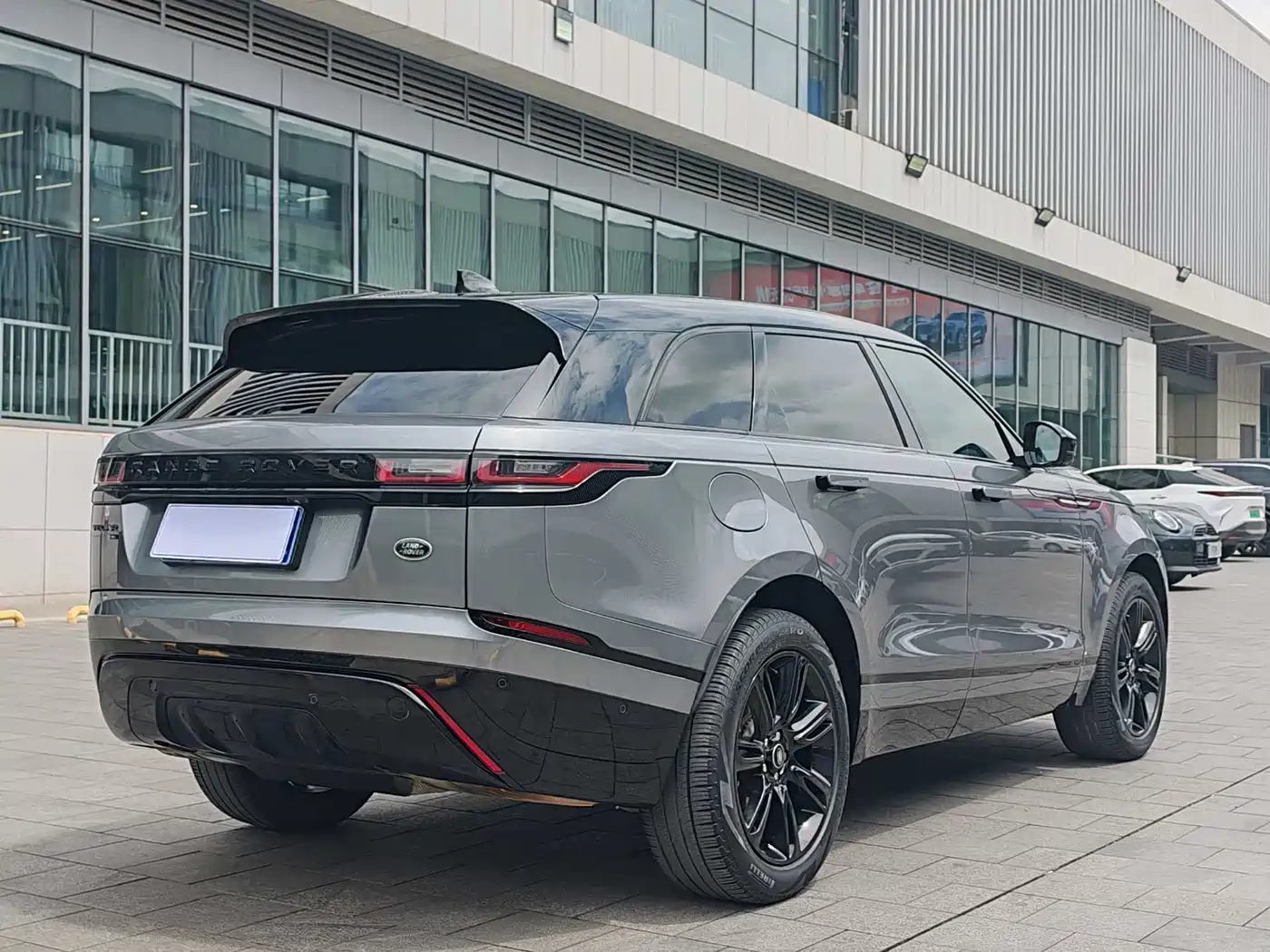 Land Rover Range Rover Velar 2021 P250 Gloss Black Collector's Edition фото 7