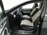 Photo 10 - Volkswagen Magotan