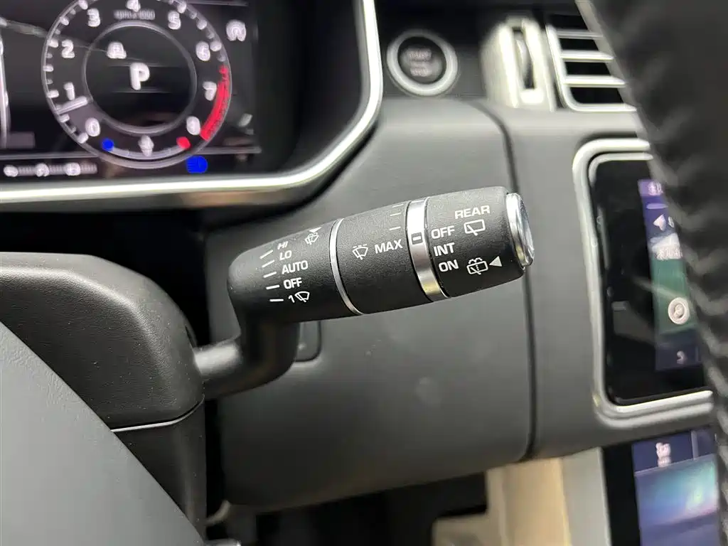 Land Rover Range Rover 2020 3.0 L6 Heritage Extended Edition фото 18