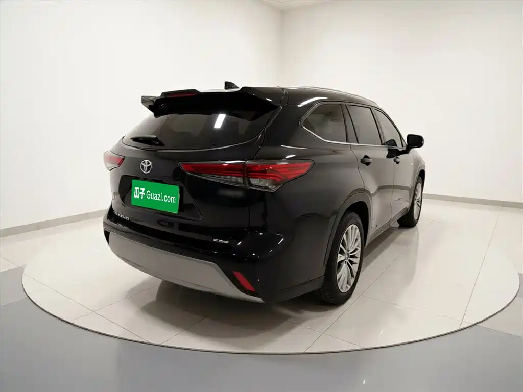 Toyota Highlander 2023 2.5L Smart Hybrid Dual Engine AWD Premium 7-Seater фото 5