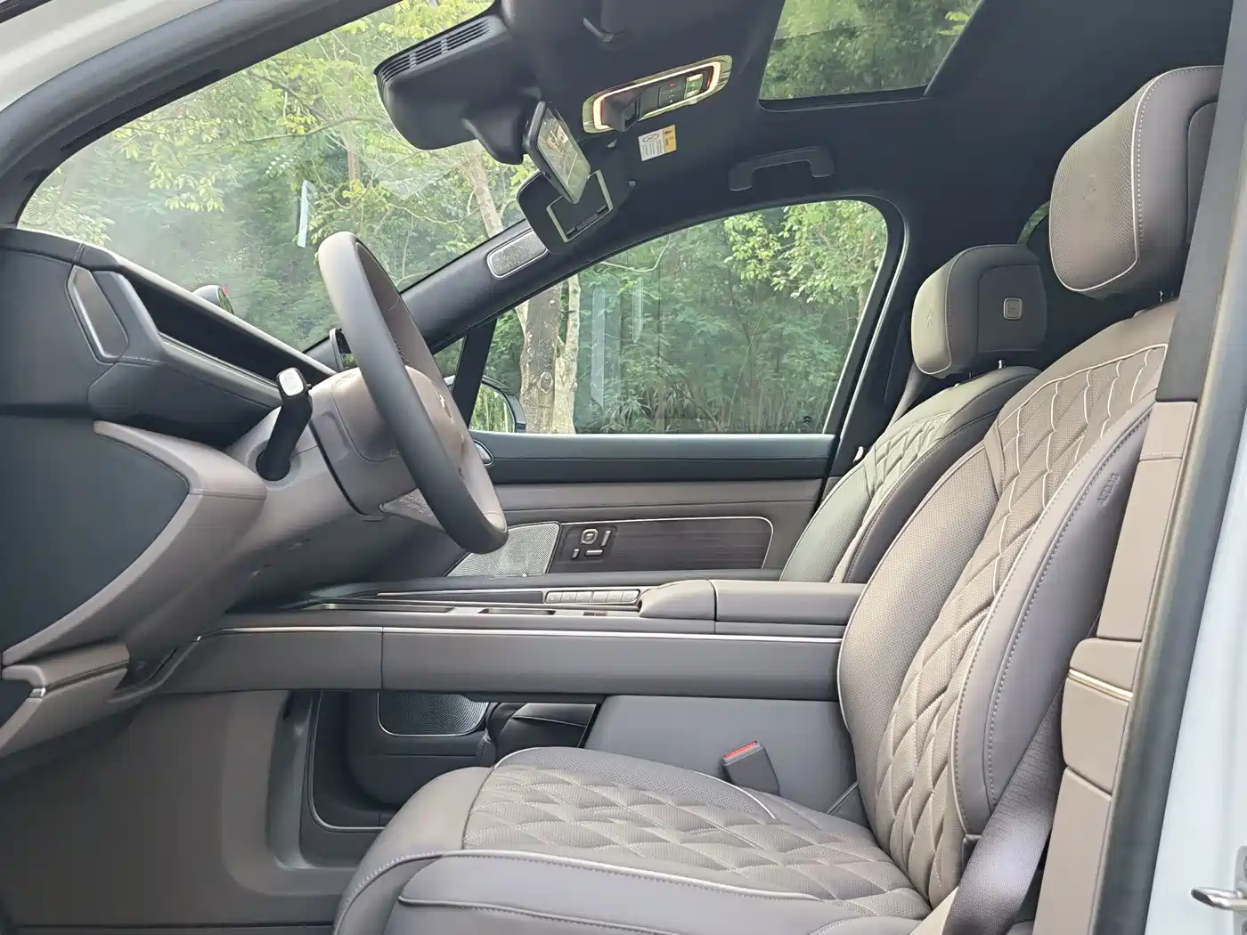 NIO ES8 2025 Model 6-Seat Executive Luxury Edition фото 8