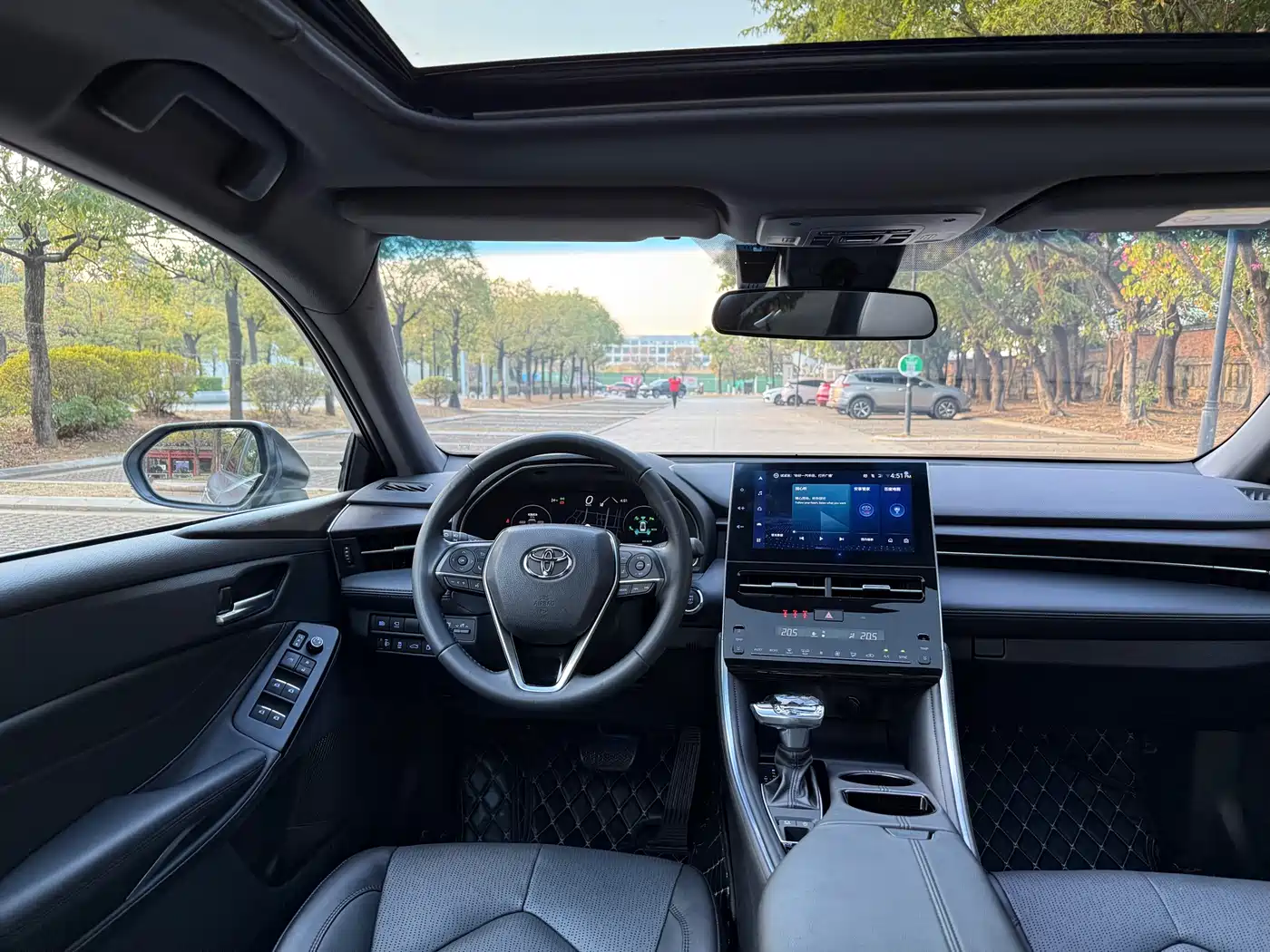 Toyota Avalon 2023 2.0L XLE Premium Edition фото 9