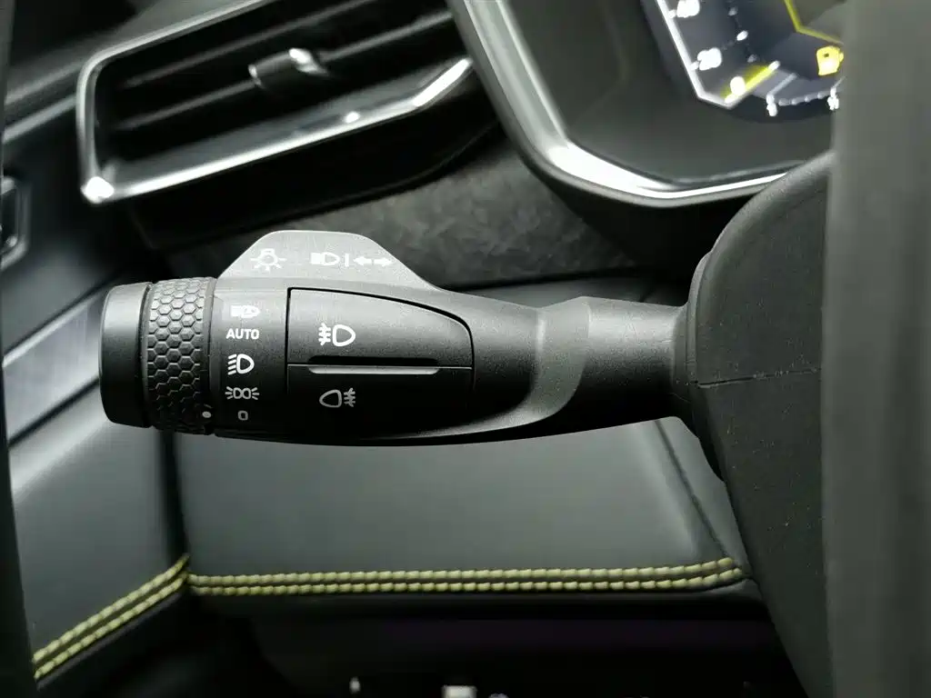 Lynk & Co 05 2020 2.0TD 2WD Shine Halo фото 21