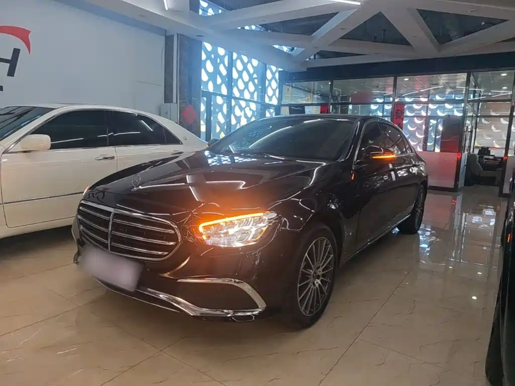 Фото 1 - Mercedes-Benz E-Class