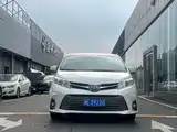 Photo 2 - Toyota Sienna