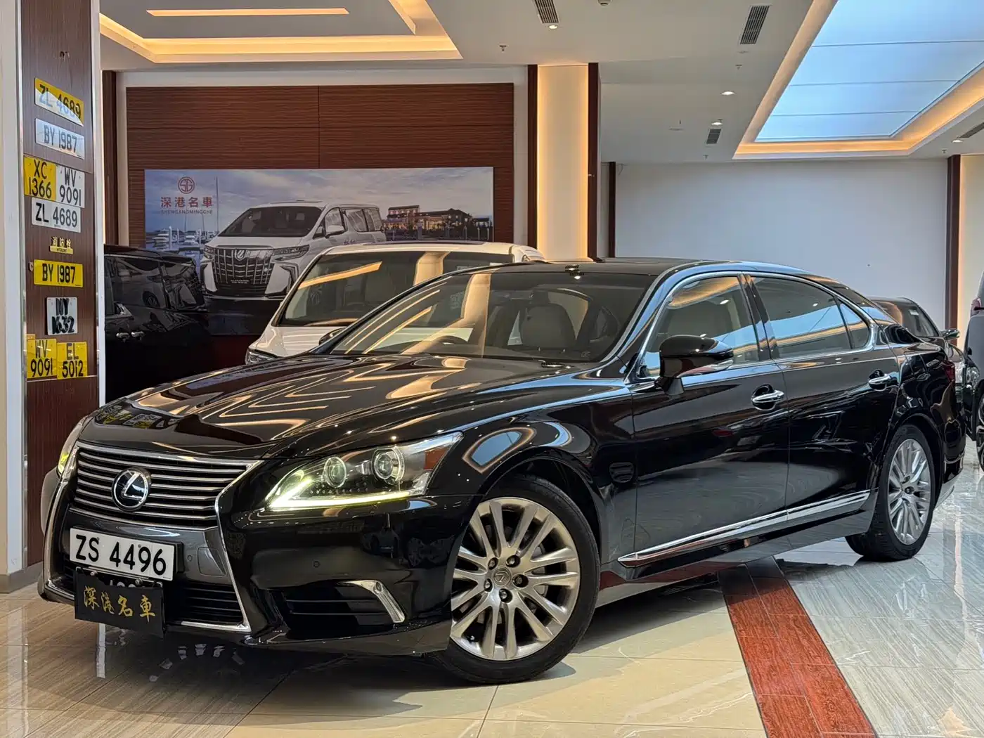 Фото 3 - Lexus LS