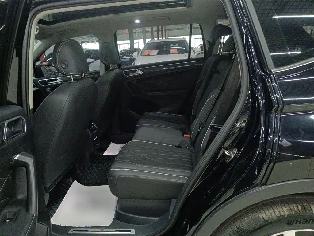 Volkswagen Tiguan L 2022 330TSI Auto 2WD R-Line Premium Edition фото 17