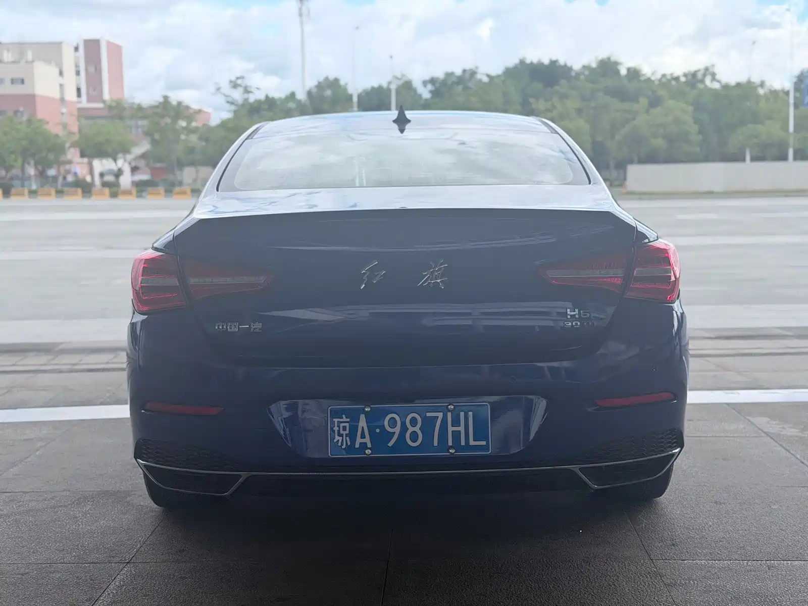 Фото 5 - Hongqi H5