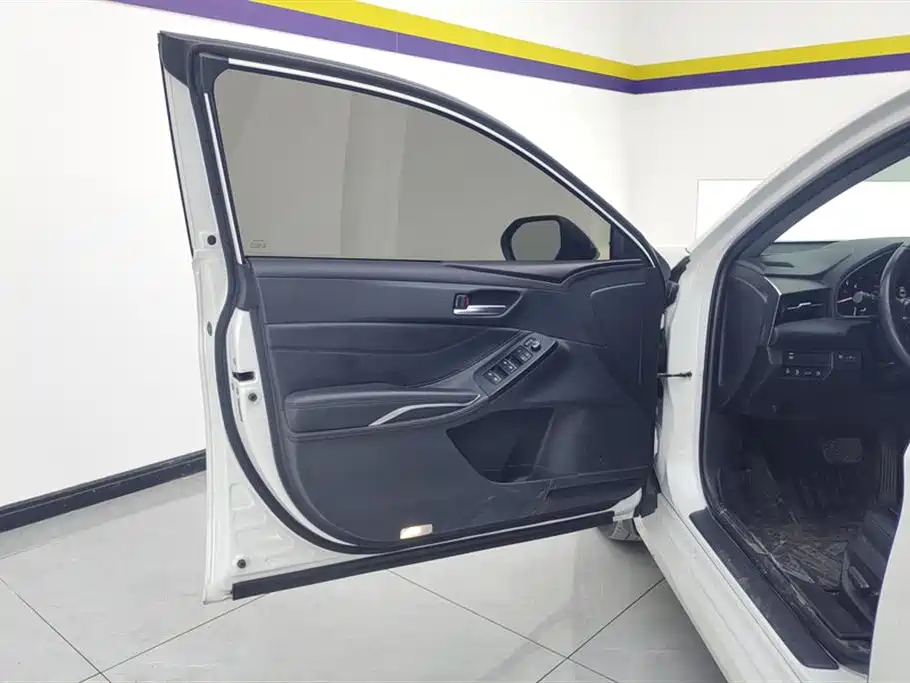Toyota Avalon 2022 2.0L Luxury Edition фото 7