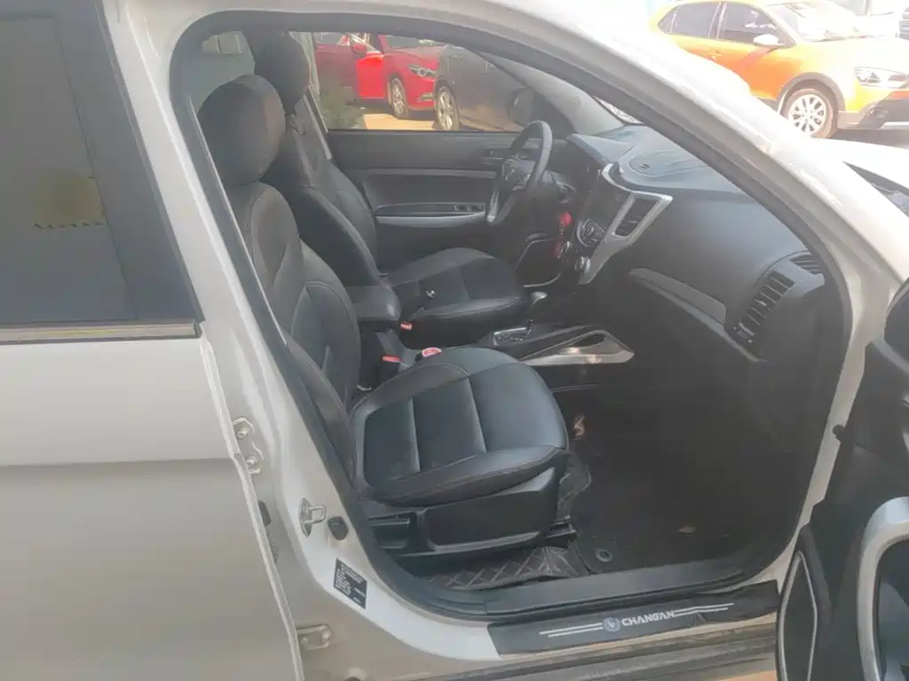 Фото 25 - Changan CS35