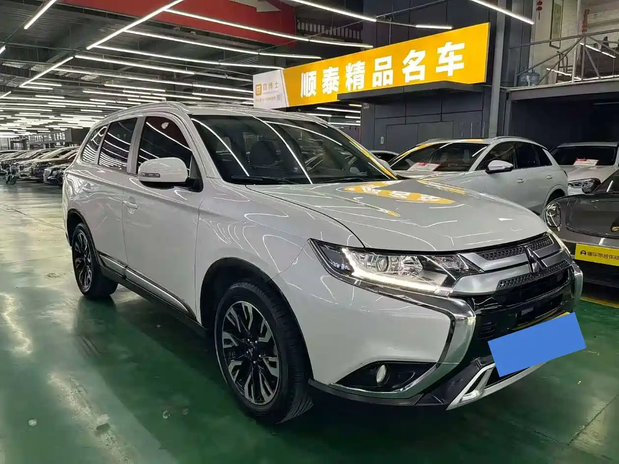Mitsubishi Outlander 2019 2.0L 2WD Enjoy 7-Seater China VI фото 3