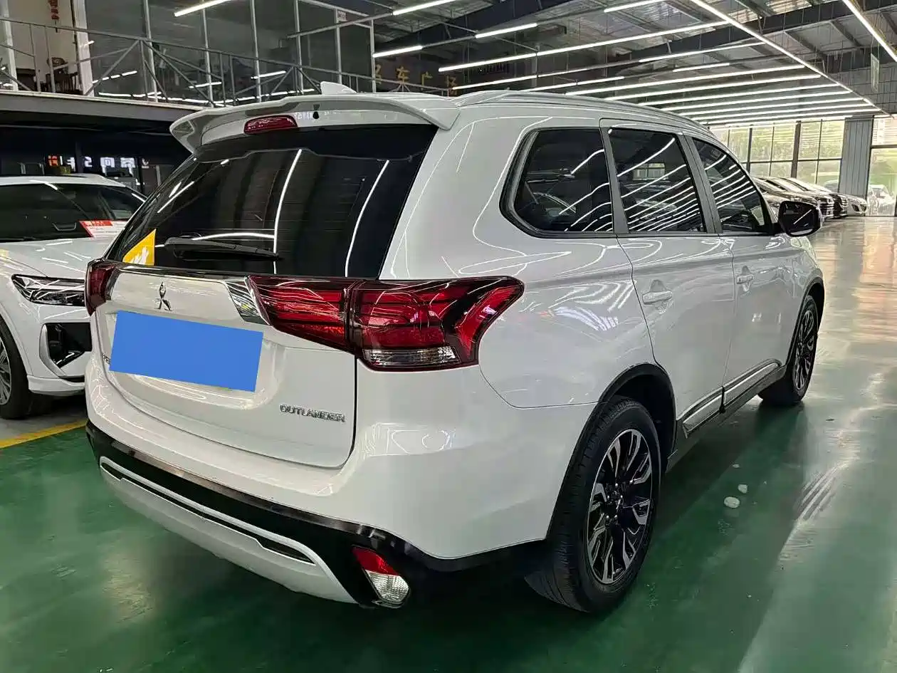 Mitsubishi Outlander 2019 2.0L 2WD Enjoy 7-Seater China VI фото 6