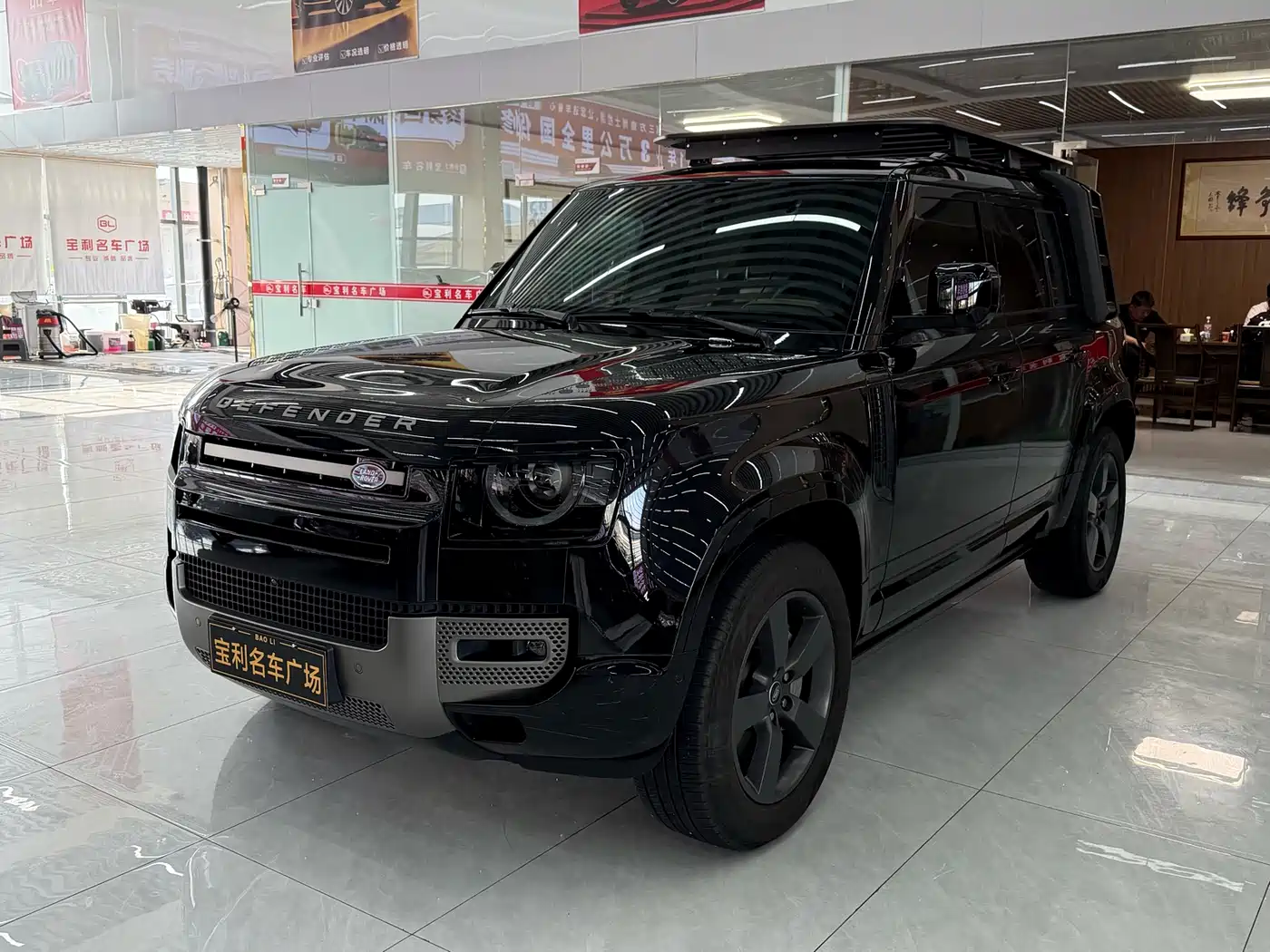 Land Rover Defender 2025 110 3.0T P400 -Dynamic HSE фото 3