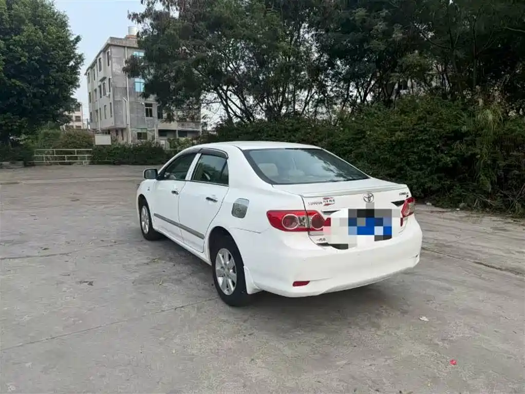 Toyota Corolla 2013 Special Edition 1.6L Automatic Cool GL фото 6