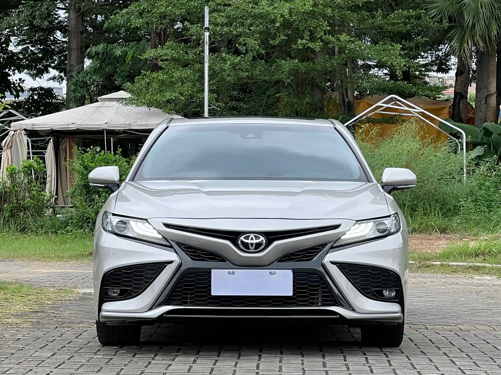 Фото 2 - Toyota Camry