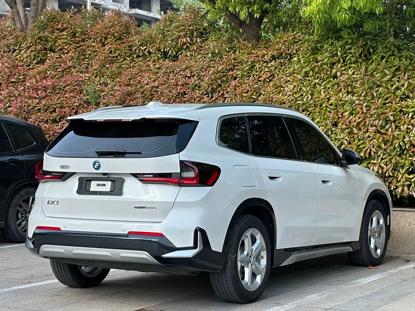 BMW iX1 2023 eDrive25L X Design Package фото 12
