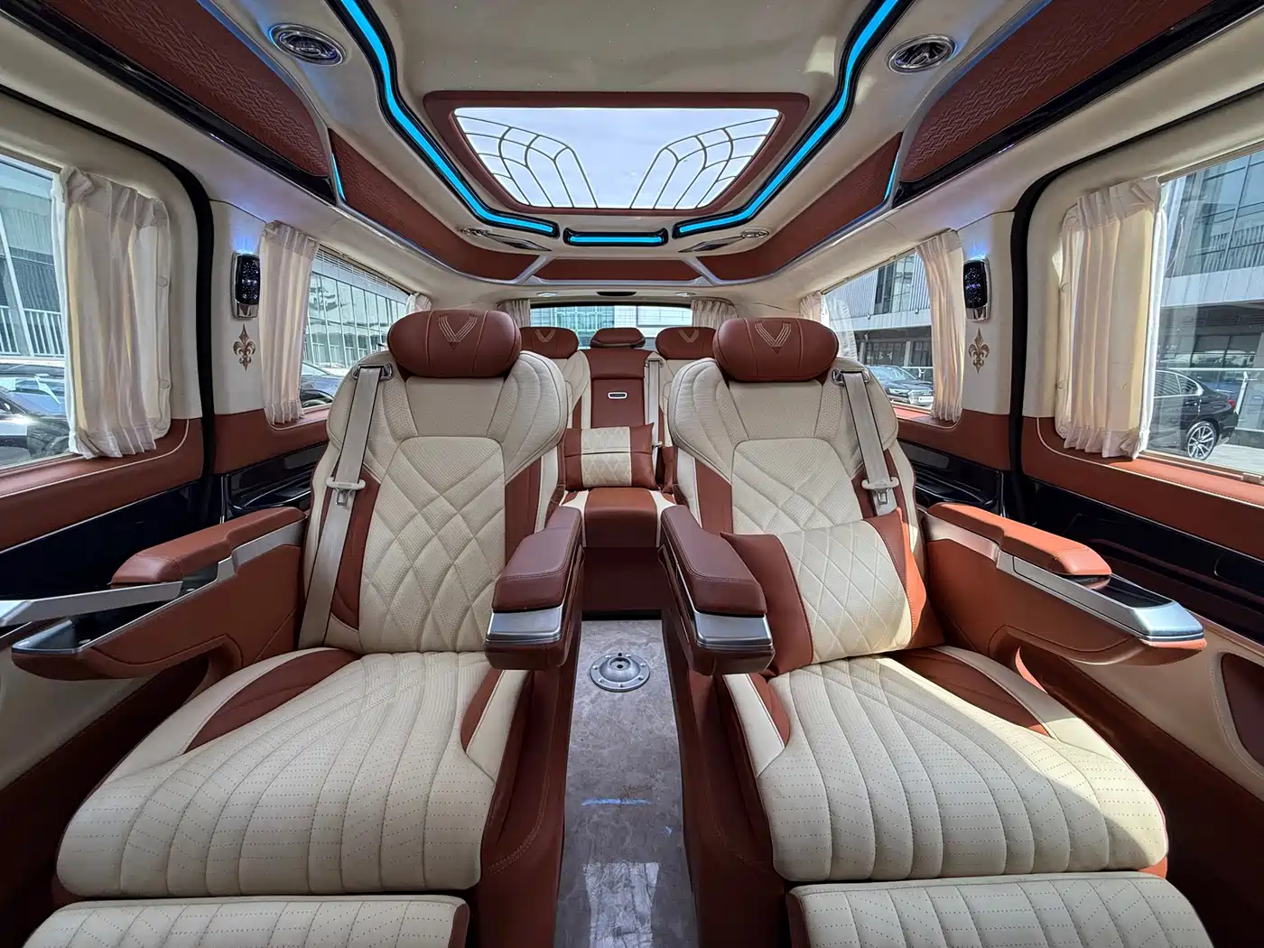 Mercedes-Benz V-Class 2022 V 260 L Long Wheelbase Luxury Edition фото 16