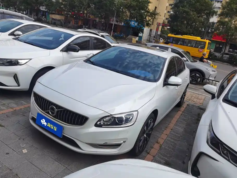 Фото 1 - Volvo S60