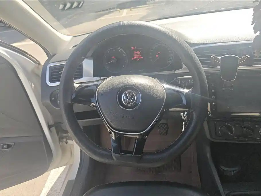 Volkswagen Santana 2016 1.6L Manual Trend Edition фото 15