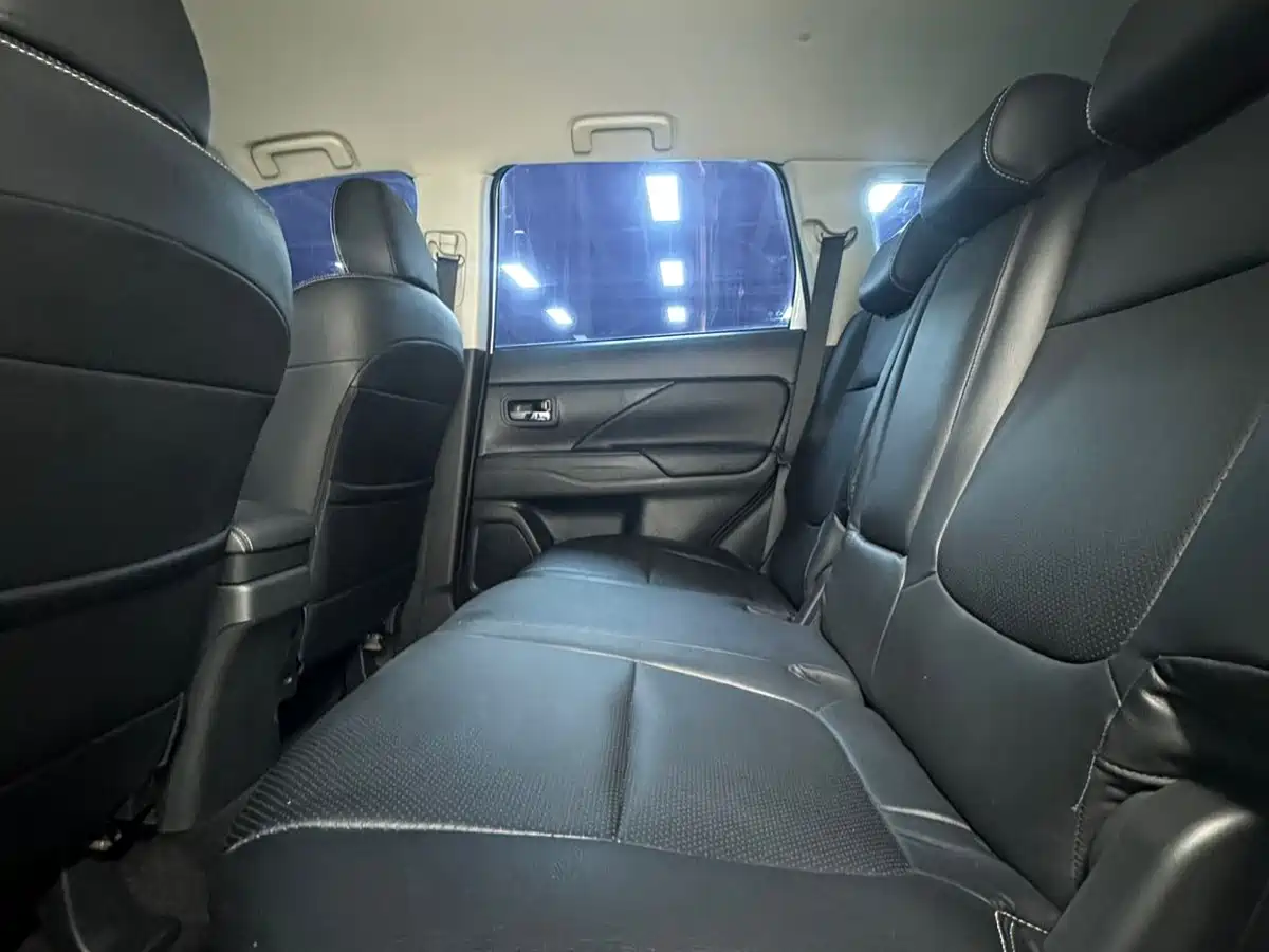 Mitsubishi Outlander 2021 2.0L 2WD Smooth Ride Version 5-Seater фото 9