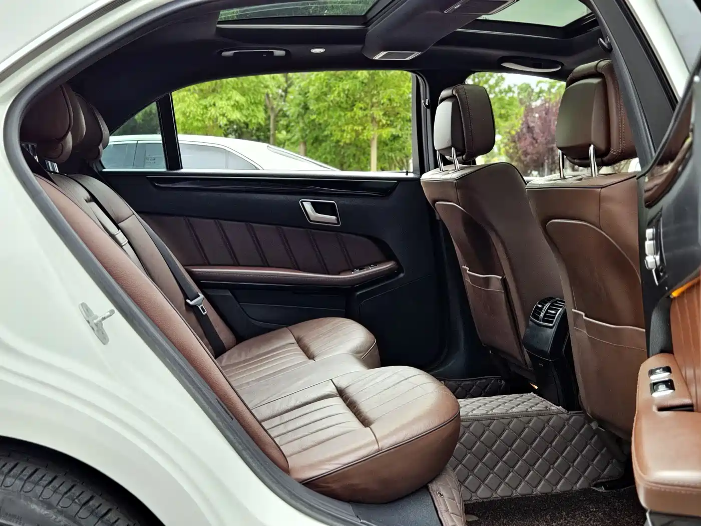 Mercedes-Benz E-Class 2015 E 260 L Sport Luxury фото 9