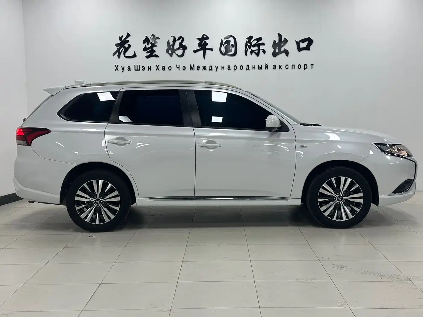 Mitsubishi Outlander 2021 2.0L 2WD Smooth Ride Version 5-Seater фото 4