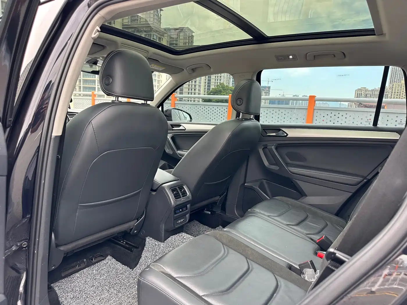Volkswagen Tiguan L 2020 330TSI Auto 2WD Smart Luxury China VI фото 6