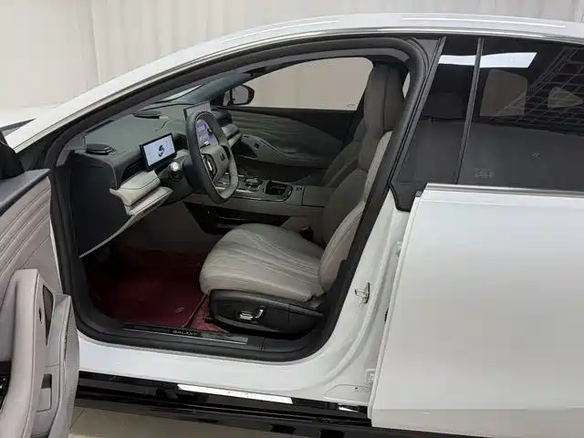Geely Galaxy Galaxy Xingyao 8 2025 130km EM-i Premium Edition фото 12