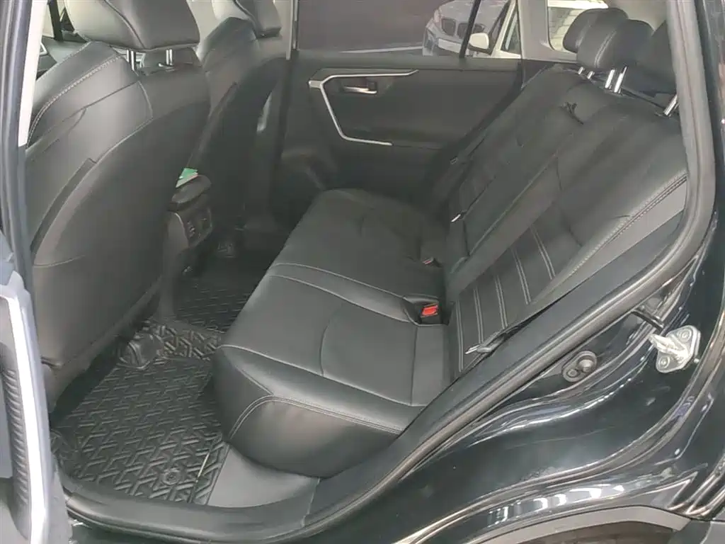 Toyota Wildlander 2022 2.0L CVT FWD Luxury Edition фото 17