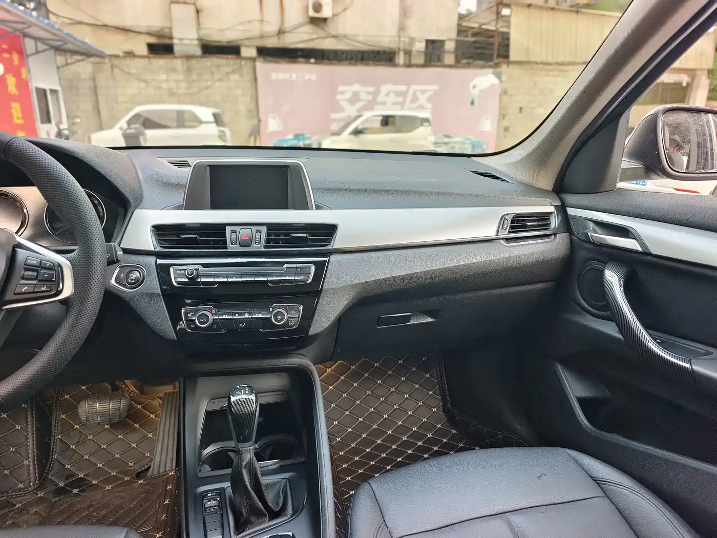 Фото 8 - BMW X1