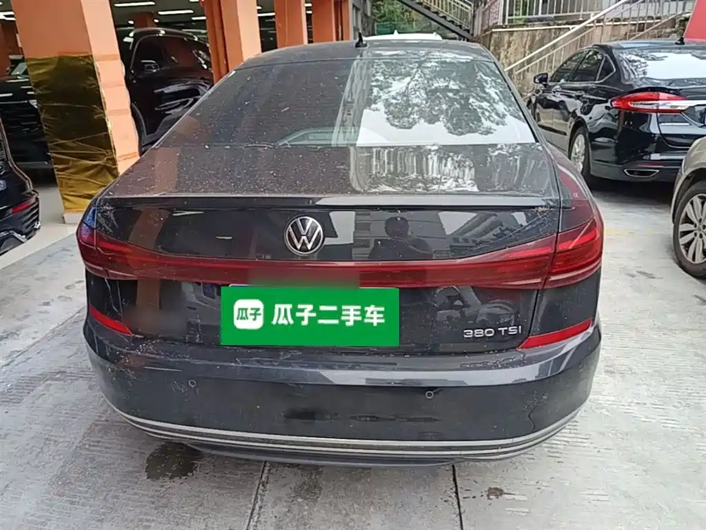 Volkswagen Passat 2024 380TSI Luxury фото 6