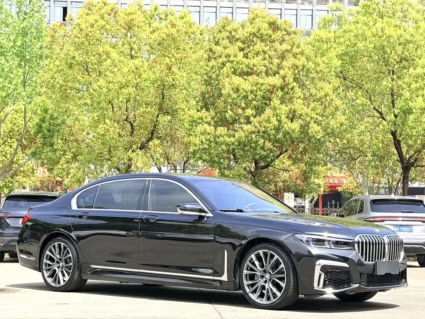 BMW 7 Series 2017 740Li xDrive Luxury Edition фото 2