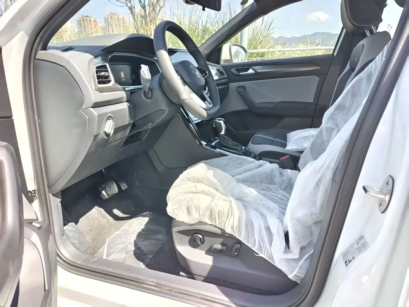 VOLKSWAGEN T-ROC EXPLORING SONGS