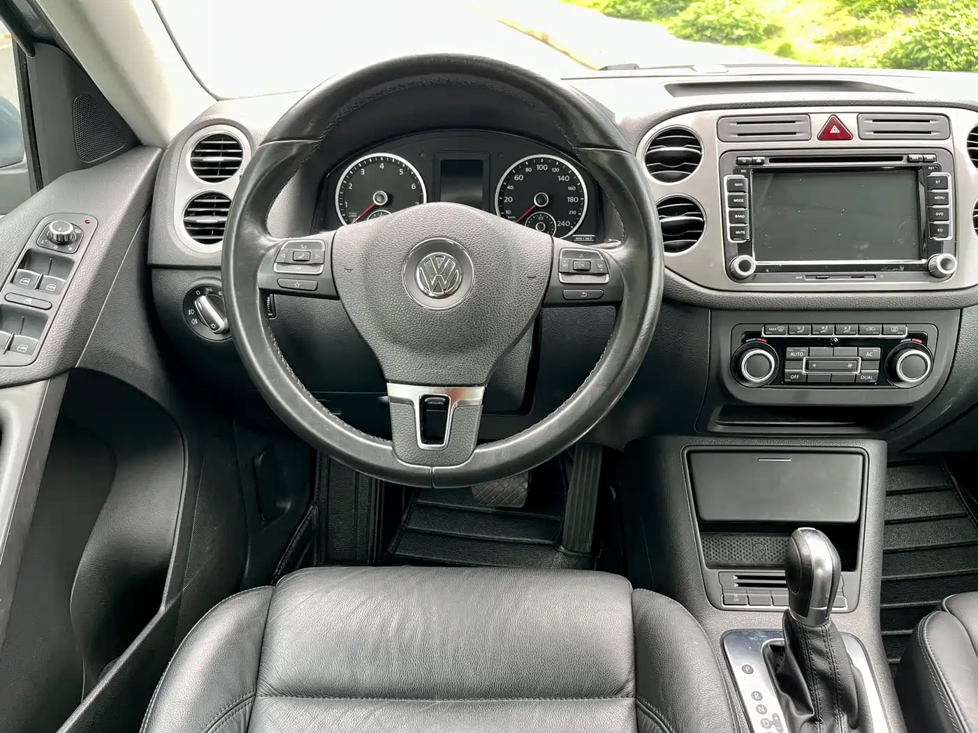 Volkswagen Tiguan 2012 1.8TSI Automatic 2WD Trend Edition фото 8