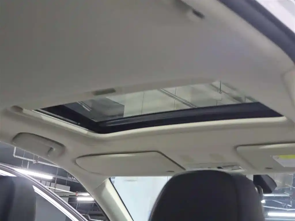 Mitsubishi Outlander 2021 2.4L 4WD Yaodong Edition 5-seater фото 2