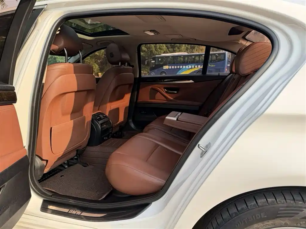 BMW 5 Series 2014 525Li Leading фото 13
