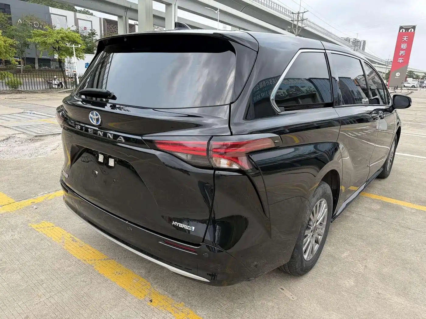 Toyota Sienna 2023 2.5L Hybrid Luxury Edition фото 9
