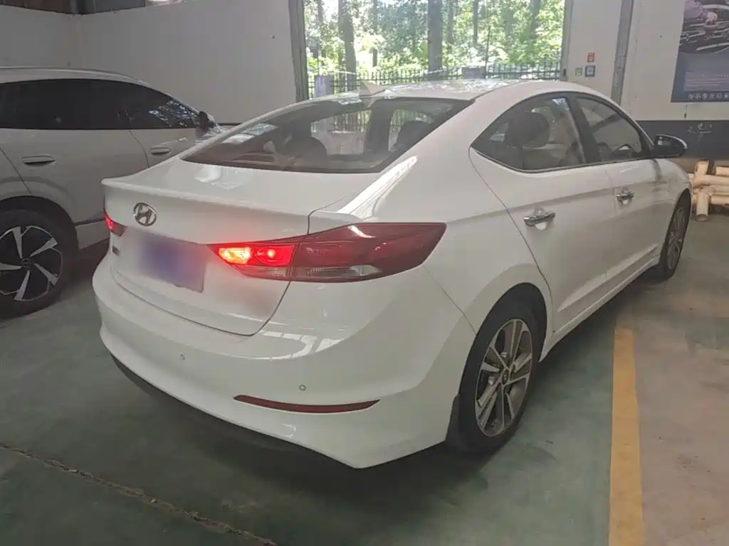 Hyundai Elantra 2016 Model 1.6L Automatic Smart Elite фото 7
