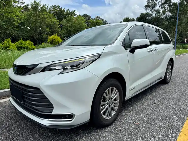 Toyota Sienna 2.5L, гибрид, Люкс