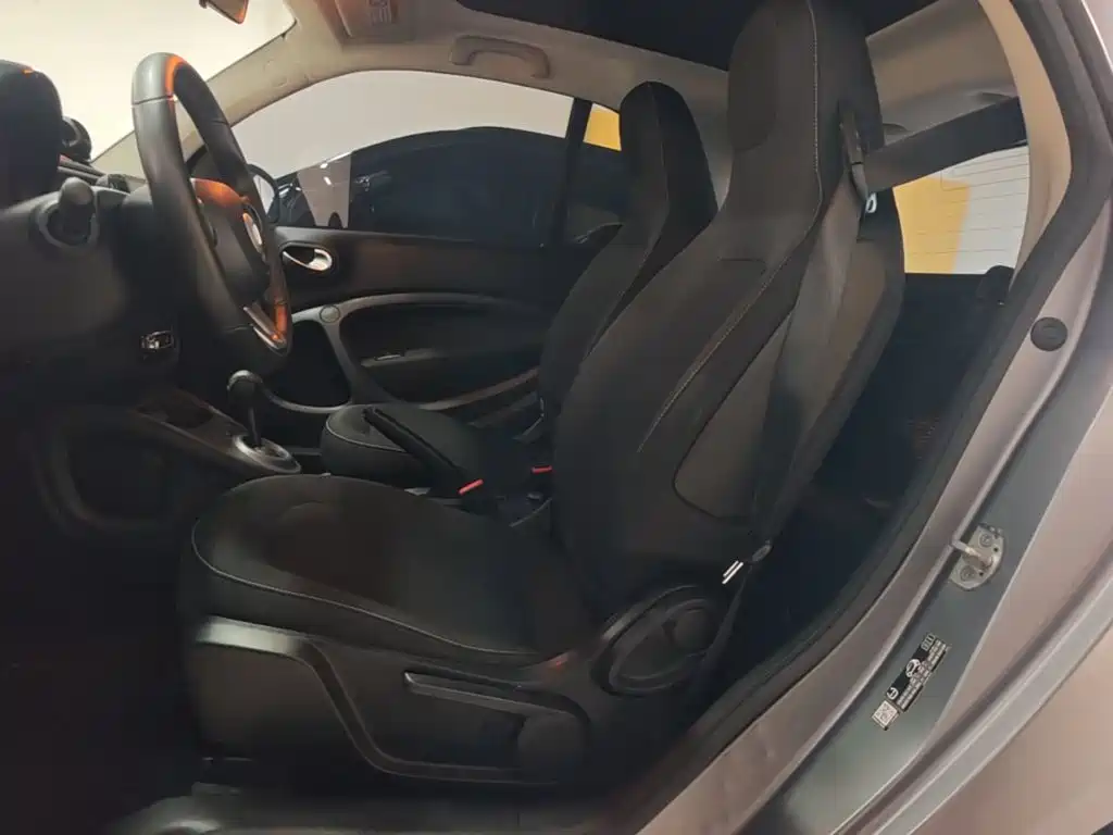 smart fortwo 2019 2019 0.9T 66kW Hardtop Wind Edition China VI
