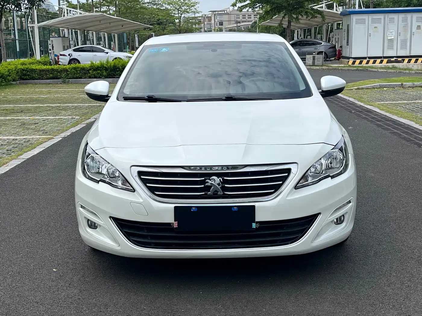 Peugeot 408 2016 1.6T Automatic Luxury Edition фото 2