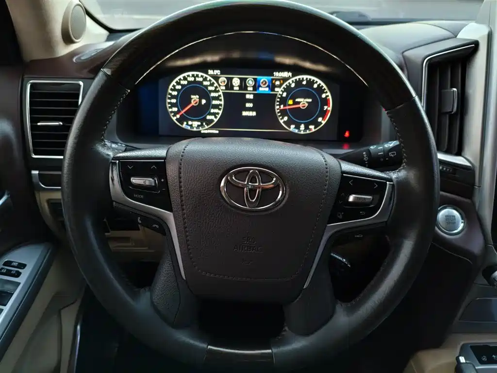 Toyota Land Cruiser (Import) фото 10