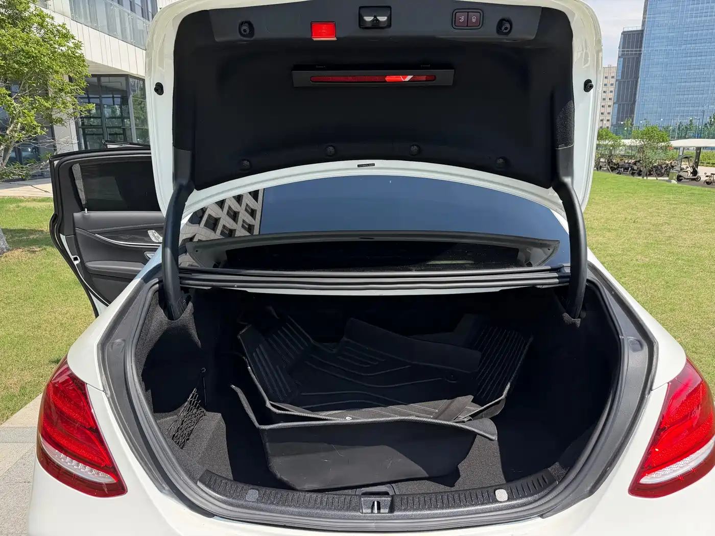 Mercedes-Benz E-Class 2019 E 300 L Sport Luxury фото 29