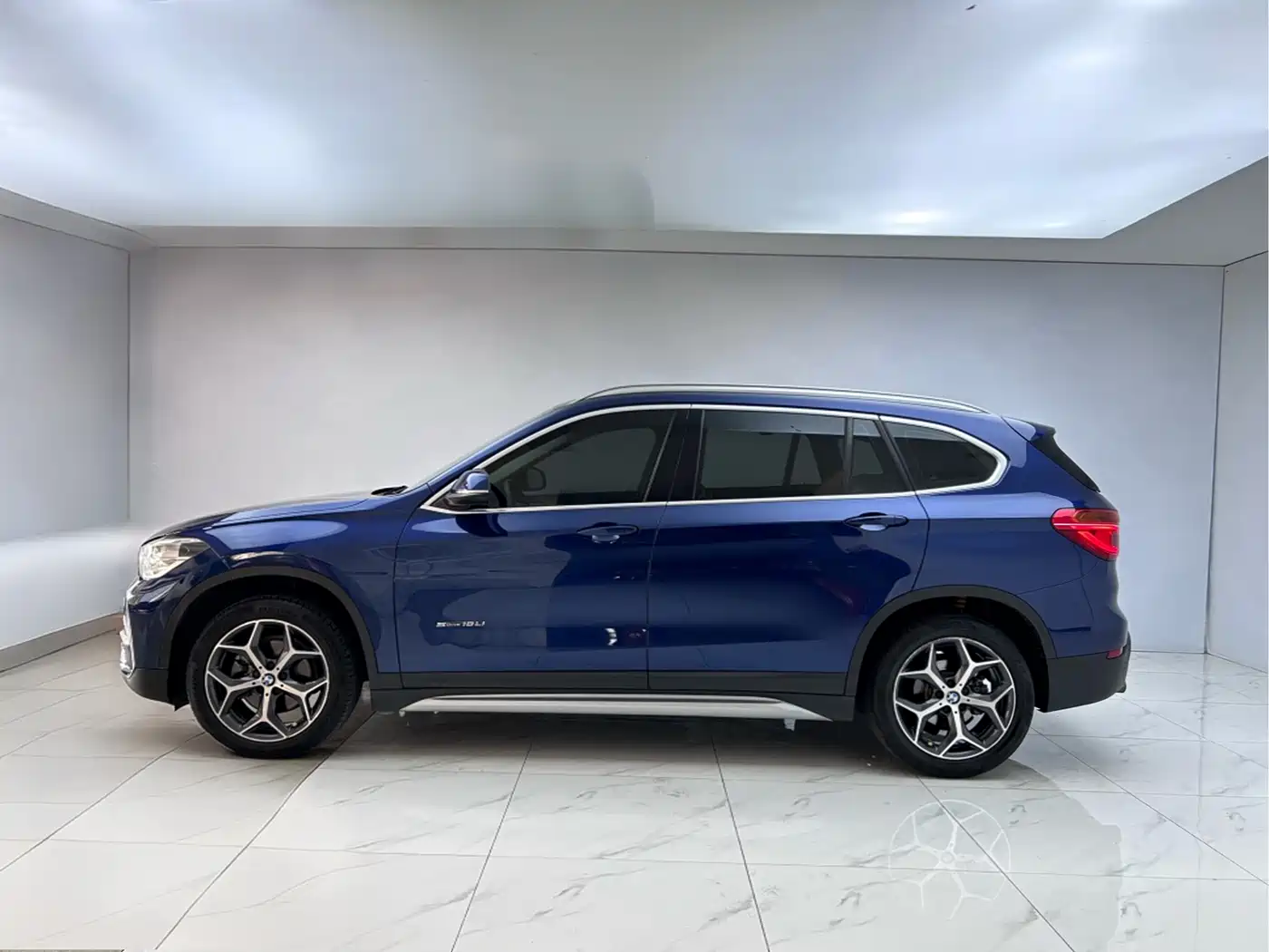 BMW X1 2018 sDrive18Li Premium Model фото 4