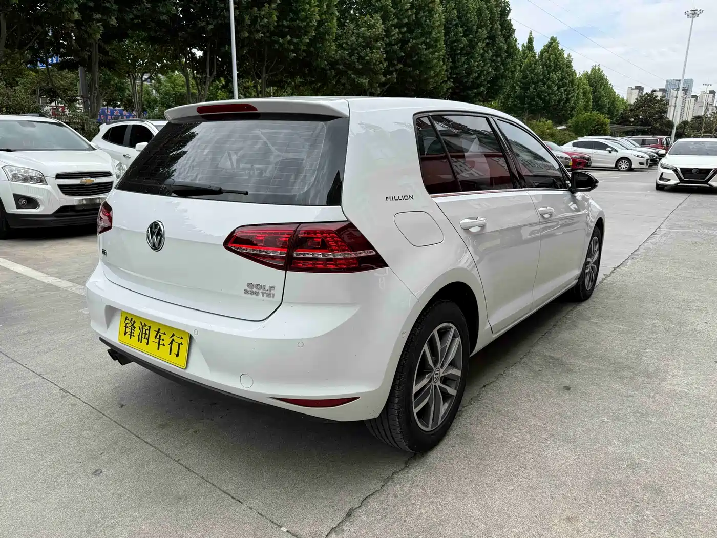 Volkswagen Golf 2017 230TSI Auto Luxury Millionth Anniversary Edition фото 4