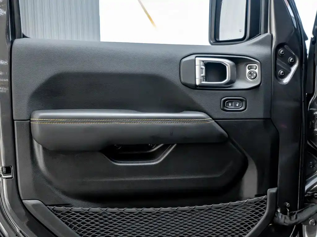 Jeep Wrangler 2025 2024 Model 2.0T Sahara Four-Door Version