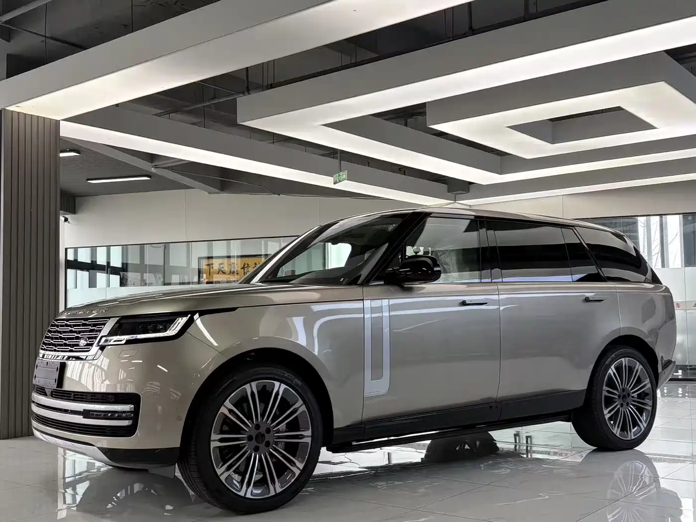 Land Rover Range Rover 2026 Model 3.0 L6 400PS AB Long Wheelbase Version