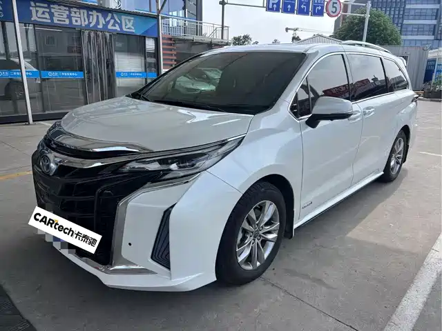 Toyota Sienna 2023 2.5L Hybrid Comfort Edition