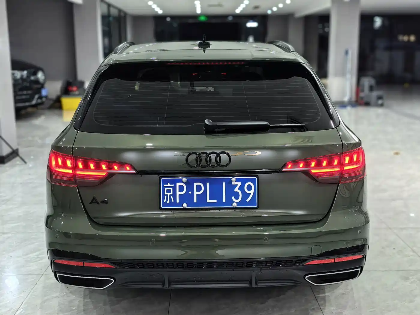 Audi A4 (Import) 2024 2023 Model Avant 40 TFSI Luxury Sport Version